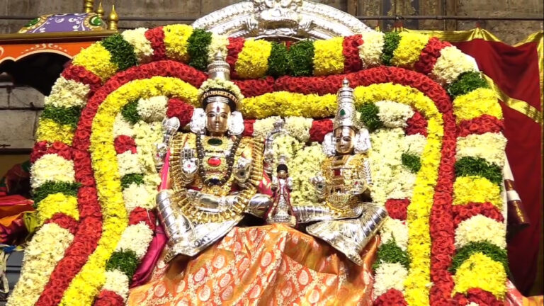 మంగళ వాయిద్యాలతో శ్రీకాళహస్తీశ్వర ఆలయం
