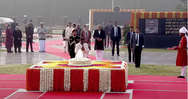 Celebrities Tribute at 'Sadaiv Atal' on Vajpayee Jayanti