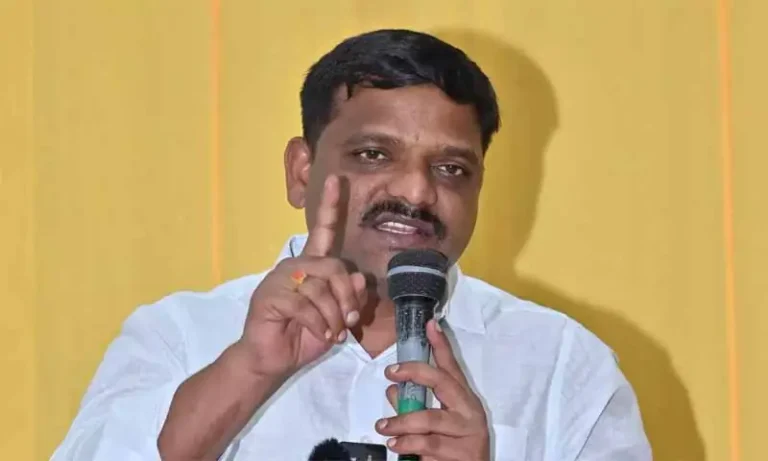 తీన్మార్ మల్లన్నకు కాంగ్రెస్ షోకాజ్ నోటీసు
