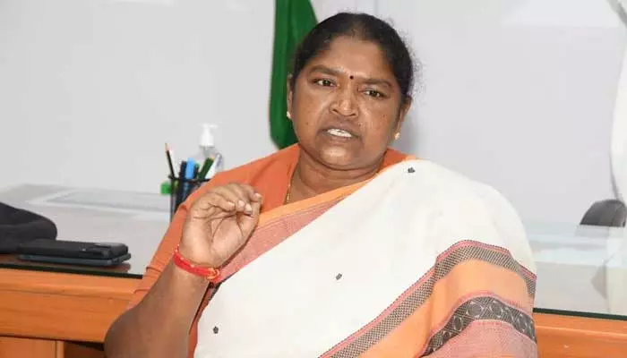 మహిళా శక్తి స్కీమ్…మొబైల్ ఫిష్ వెహికల్స్ అందజేత