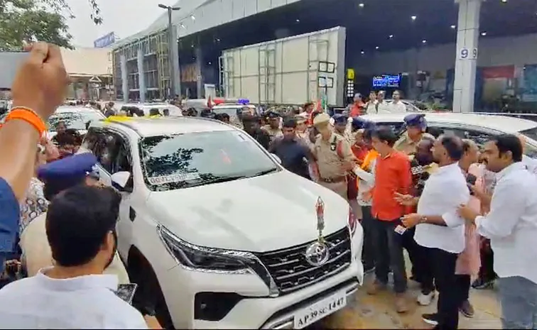 A narrow miss for the convoy of Union Ministers