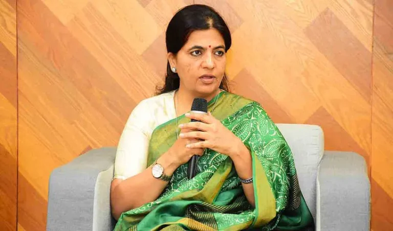 విద్యాశాఖ సెక్రెటరీగా ఐఏఎస్ అధికారి యోగితా రాణా