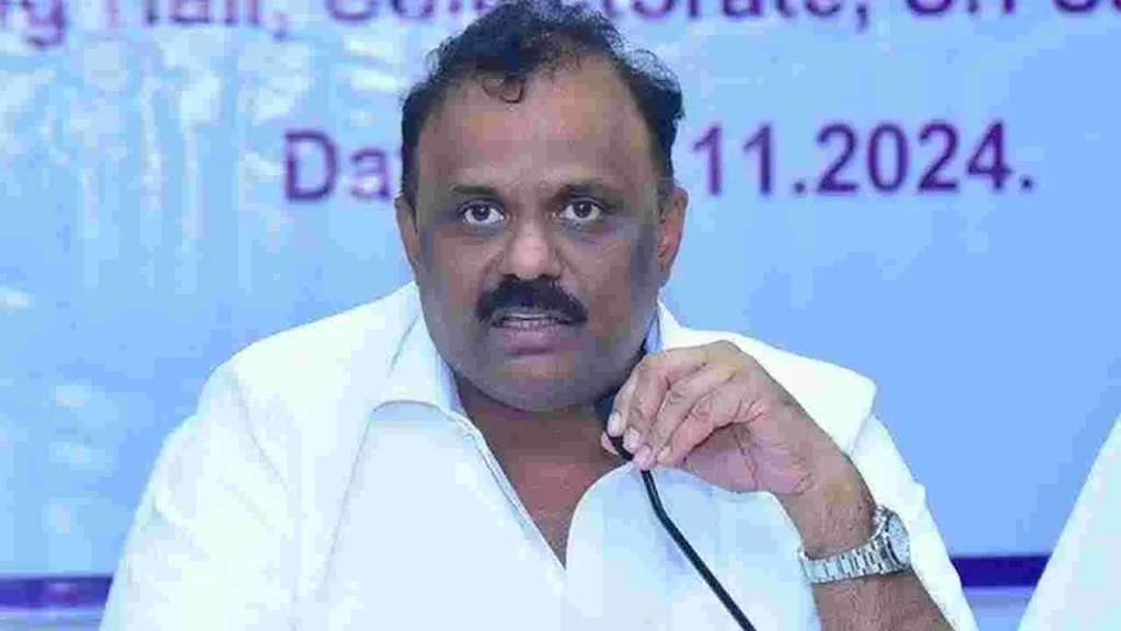 రెవెన్యూ సదస్సులో మంత్రి ఆగ్రహం