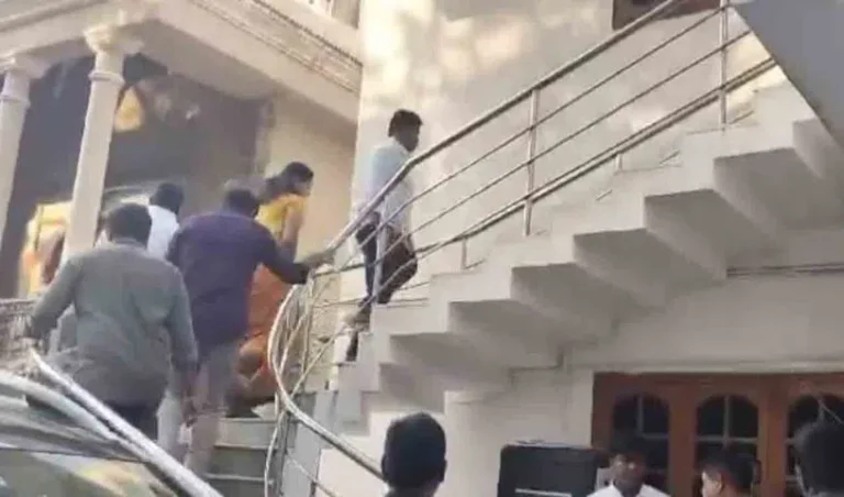 కేటీఆర్‌ నివాసానికి కవిత.. హరీశ్‌రావు  మాజీ మంత్రులు