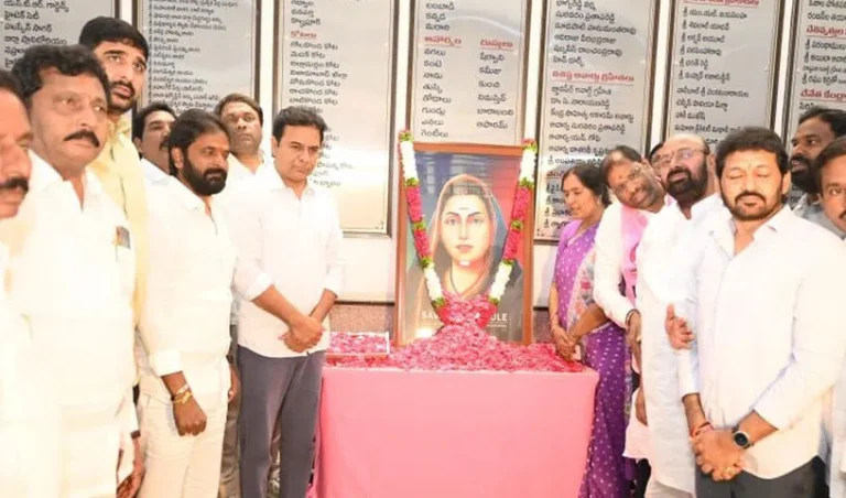 సావిత్రి బాయి ఫూలేకు నివాళుల‌ర్పించిన కేటీఆర్