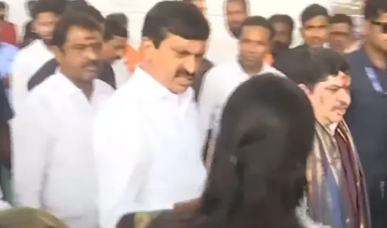 కలెక్టర్ పై మంత్రి పొంగులేటి వివాదాస్పద వ్యాఖ్యలు