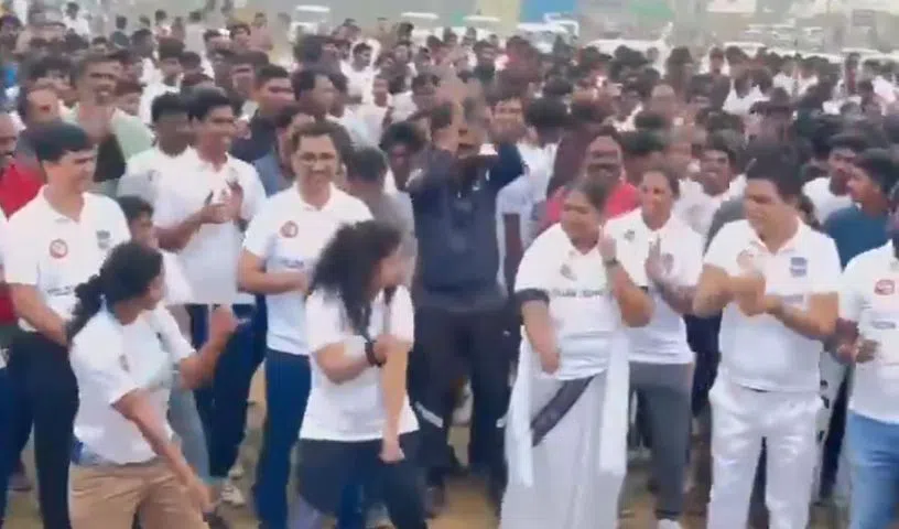 Minister Sitakka steps to DJ Tillu's song.