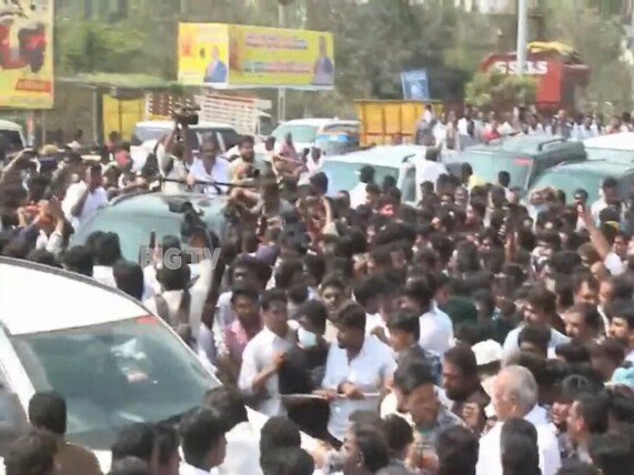 Former CM Jagan reached Guntur Mirchi yard