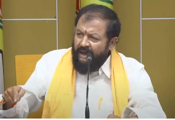 Vaikapa leaders stopped my car from passing.