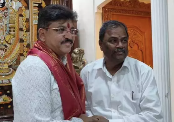 “మల్క కొమురయ్యకు ఉపాధ్యాయుల సమస్యలపై పూర్తిస్థాయిలో అవగాహన ఉంది”