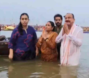 Former Vice President Venkaiah Naidu performed holy bath in Mahakumbha Mela