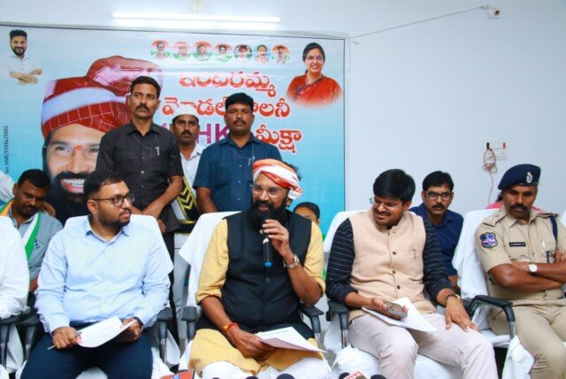 ఇందిరమ్మ ఇండ్ల పనులను వేగిరం చేయండి.