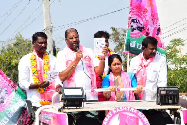 ఎంపీ వద్దిరాజు తెలంగాణ తొలి ముఖ్యమంత్రి కేసీఆర్ చేసిన అభివృద్ధిని చూసి ఓట్లేయ్యండని పిలుపు