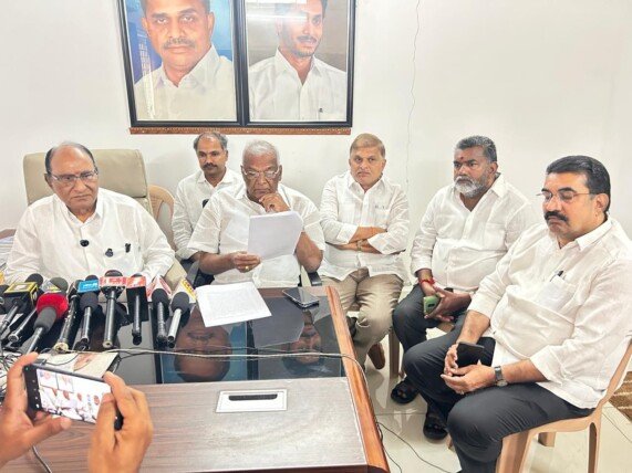 తిరుపతి లడ్డు వివాదంపై వైసీపీ నేతలు మీడియా సమావేశం