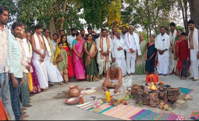 శ్రీ కాశీ విశ్వేశ్వర స్వామి ఆలయంలో ప్రత్యేక పూజలు నిర్వహించిన ఆలేరు ఎమ్మెల్యే బీర్ల ఐలయ్య.