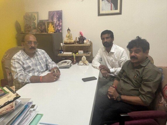 ఐలాపురం భాస్కర శ్రీనివాస్ ని పరామర్శించిన రాష్ట్ర కాపు జే ఏ సి అధ్యక్షులు చందు జనార్దన్,ఆకుల తిరుమలరావు.