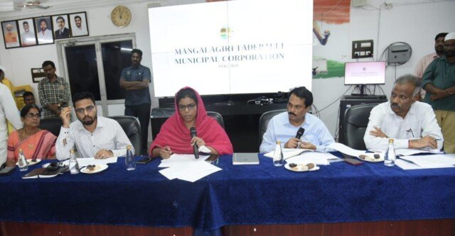 అభివృద్ధి పనులను నాణ్యత ప్రమాణాలు పాటిస్తూ సకాలంలో పూర్తిచేయాలి.