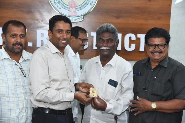 నిబంధ‌న‌ల మేర‌కు జ‌ర్న‌లిస్టుల‌కు అక్రెడిటేష‌న్.