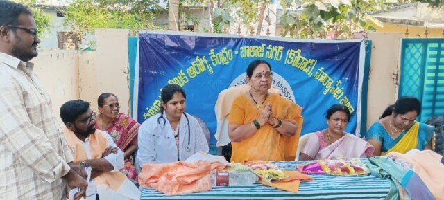 పేదలకు నాణ్యమైన వైద్యం అందించాలి.