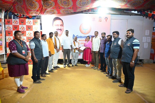 పశ్చిమ కార్యాలయం లో ఎల్వోసీ పత్రాలు అందచేత…!