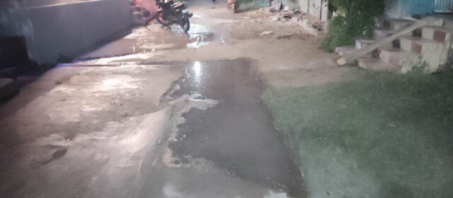 పిట్టగోడ నిర్మాణం వల్ల అంతరాయం.