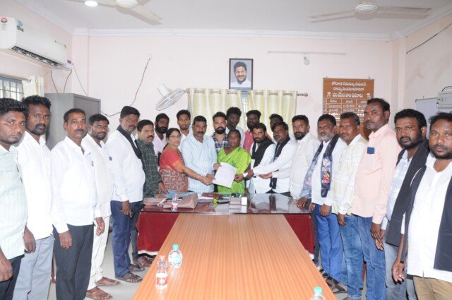 కర్ల లలితమ్మకు ప్రభుత్వ ఉద్యోగం