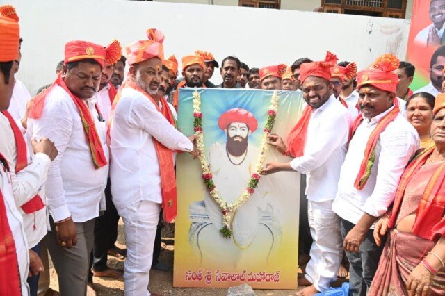 కరీంనగర్ సప్తగిరి కాలనీలో నిర్వహించిన శ్రీ శ్రీ శ్రీ సద్గురు సంత్ సేవాలాల్ మహారాజ్ 287వ జయంతి ఉత్సవాల్లో పలువురు ప్రముఖులు పాల్గొన్నారు.