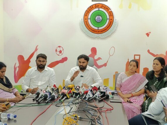 ఘనంగా ముగిసిన శాసనసభ క్రీడలు: ఏపీని క్రీడా హబ్‌గా మారుస్తాం: శాప్ చైర్మన్ రవి నాయుడు