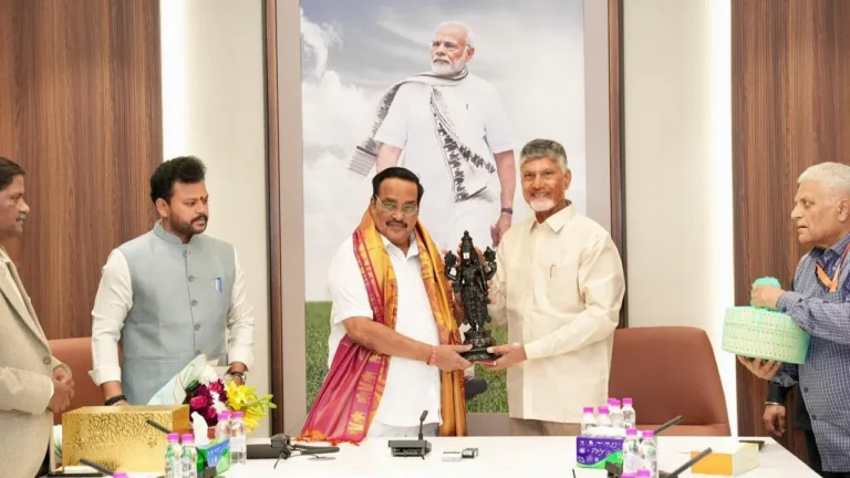 💧 కేంద్ర జలశక్తి మంత్రి సీఆర్ పాటిల్‌తో సీఎం చంద్రబాబు భేటీ.. పోలవరం సహా కీలక సాగునీటి అంశాలపై చర్చ