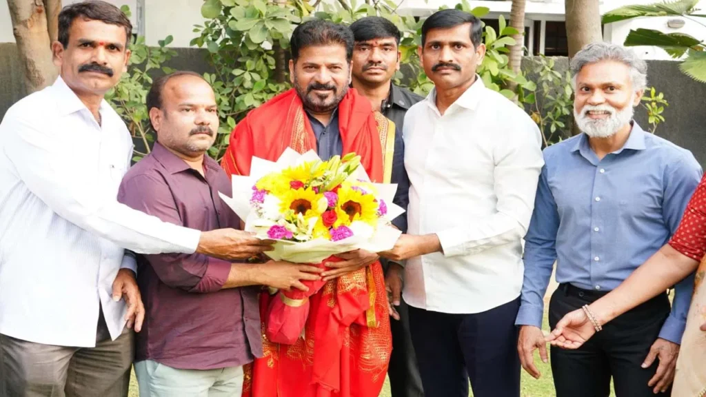 రేవంత్ రెడ్డి నిర్ణయంతో ఉద్యోగ సంఘాల ఆనందం.