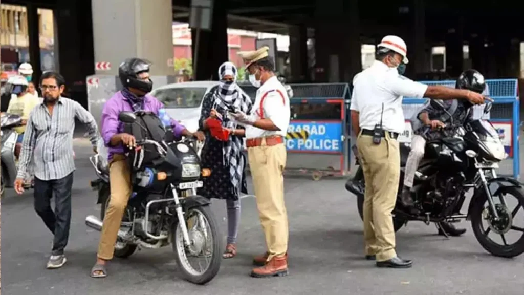 ట్రాఫిక్ చలాన్లు పడితే డబ్బులు అకౌంట్ నుంచే కట్ అవుతాయా..?