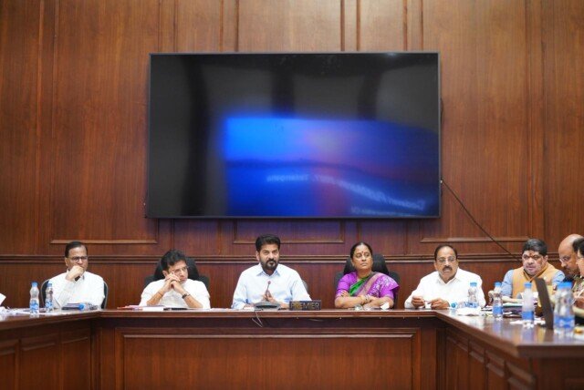 గోదావరి పుష్కరాల పూర్తి ఏర్పాట్లకు ప్రత్యేక వార్ రూమ్ ఏర్పాటు: సీఎం ఆదేశాలు