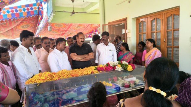 పొలం పల్లి కోటయ్య మృతి.. నివాళులర్పించిన మాజీ ఎమ్మెల్యే