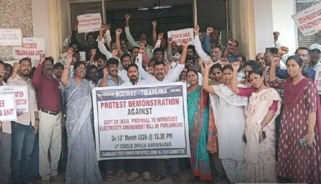 విద్యుత్ ఉద్యోగుల నిరసన