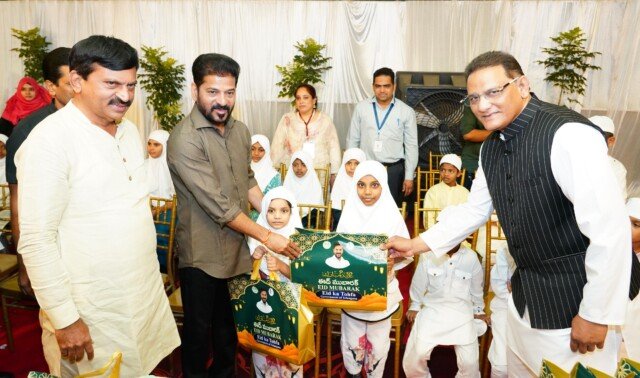 రంజాన్ ఇఫ్తార్ విందులో సీఎం రేవంత్ రెడ్డి.. ఐక్యతకు పిలుపు