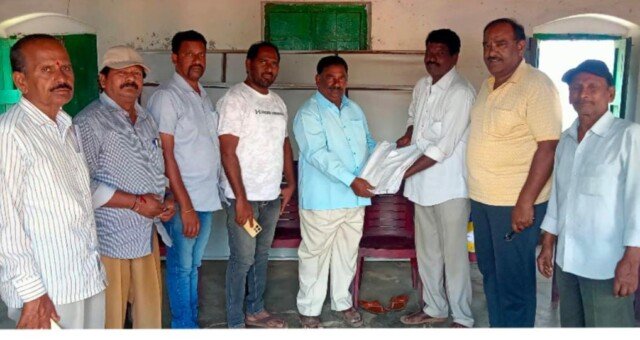 రంజాన్ సందర్భంగా దుస్తుల పంపిణీ