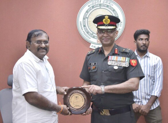 సిఎస్ తో భేటీ అయిన న్యూఢిల్లీ నేషనల్ డిఫిన్స్ కళాశాల ప్రతినిధి బృందం