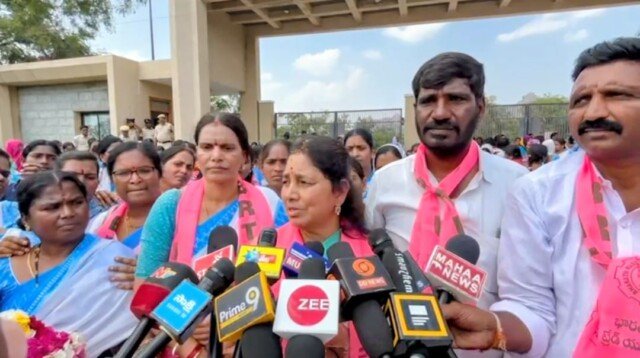 జీతాల పెంపు, రాష్ట్ర ప్రభుత్వం నుండి రావలసిన బకాయిలను తక్షణమే విడుదల చేయాలని ధర్నా