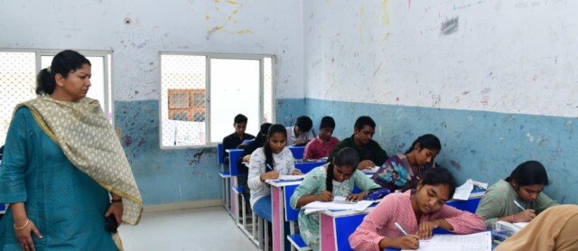 పదో తరగతి పరీక్షా కేంద్రాలు తనిఖీ చేసిన జిల్లా కలెక్టర్