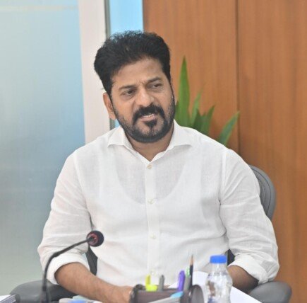 పశ్చిమాసియా సంక్షోభం ప్రభావం.. రాష్ట్రంలో ఇంధన పరిస్థితులపై సీఎం సమీక్ష