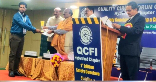 పోటో: అవార్డ్ అందుకుంటున్న మై హోం యాజమాన్యం (ఎమ్ ఎల్ సి 01)