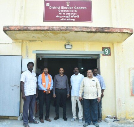 ఈవీఎం, వీవీప్యాట్ గోదాముకు ప‌టిష్ట భ‌ద్ర‌త‌: జిల్లా కలెక్టర్ డా. జి.లక్ష్మీశ