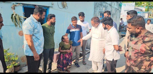 పాషా బాయ్ కుటుంబ సభ్యులను పరామర్శించిన ఎమ్మెల్యే గడ్డం వినోద్