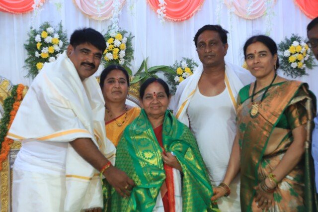 శ్రీ సీతారాముల ఆశీస్సులతో ప్రజలు సుభిక్షంగా ఉండాలి