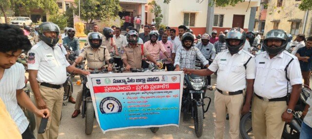కోదాడ పట్టణంలో పోలీసు అధ్వర్యంలో హెల్మెట్ వినియోగం పై అవగాహన ర్యాలీ