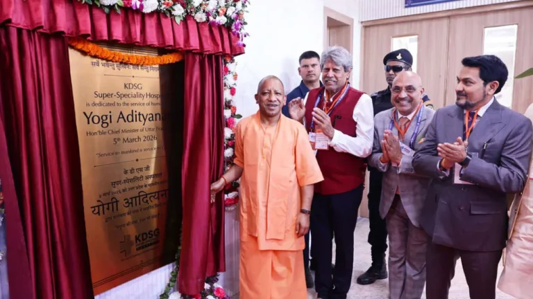 యోగి ఆదిత్యనాథ్ ఆసక్తికర వ్యాఖ్యలు.. “కపిల్ దేవ్ బౌలింగ్‌కి పాక్ భయపడినట్టే.. డాక్టర్లను చూసి జబ్బు పారిపోవాలి”