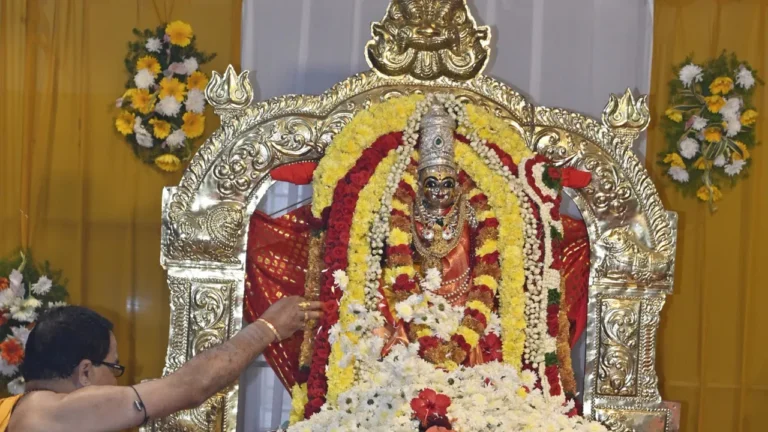 ఇంద్రకీలాద్రిపై వసంతోత్సవాల వైభవం.. కనకదుర్గమ్మకు పుష్పార్చన