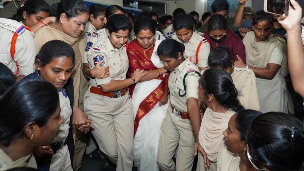 ఖమ్మంలో ఉద్రిక్తత.. కవిత నిరాహార దీక్ష భగ్నం – పోలీసులు అదుపులోకి