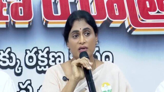 మన్రేగా పరిరక్షణ యాత్రలో షర్మిల.. నేడు పశ్చిమ గోదావరిలో రచ్చబండ