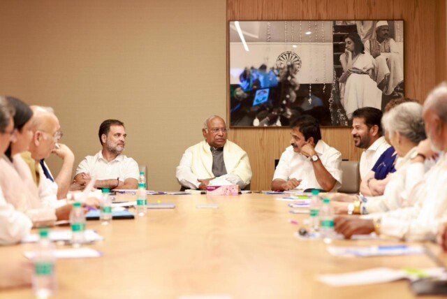 మహిళా సాధికారతపై కాంగ్రెస్ కార్యవర్గ భేటీ.. ‘ఇందిరా భవన్’లో కీలక చర్చలు